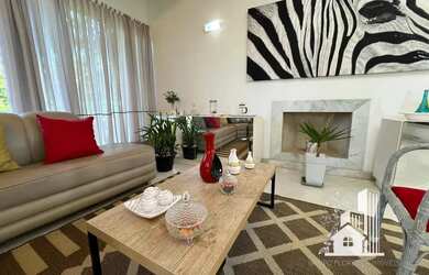 Imagem: A casa em condomínio possui 4 Dormitórios, 5 Banheiros, 2