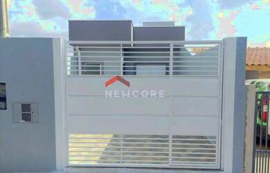 Imagem: A casa possui 2 Dormitórios, 1 Banheiro, 1 Vaga na garagem