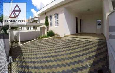 Imagem: A casa possui 3 Dormitórios, 3 Banheiros, 2 Vagas na garagem