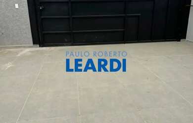 Imagem: A casa possui 3 Dormitórios, 3 Banheiros, 2 Vagas na garagem