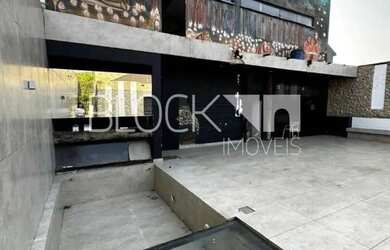 Imagem: O depósito possui 5 Vagas na garagem, 480m² de Área, Churrasqueira