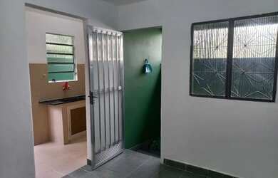 Imagem: A casa possui 1 Dormitório, 1 Banheiro, 25m² de Área e está