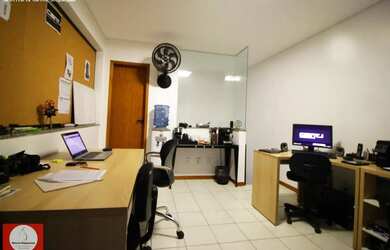 Imagem: O depósito à venda possui 2 Vagas na garagem, 67m² de Área