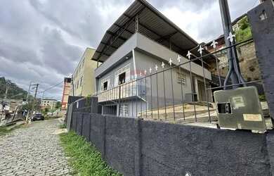 Imagem: A casa possui 2 Dormitórios, 2 Banheiros, 1 Vaga na garagem