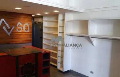 Imagem: O depósito possui 1 Vaga na garagem, 47m² de Área e está