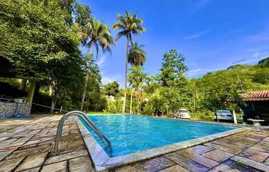 Imagem: A chácara possui 10.000m² de Área e está localizado em