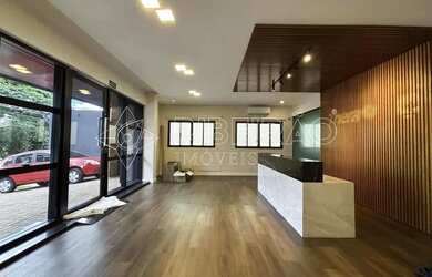 Imagem: O depósito possui 5 Vagas na garagem e 40m² de Área e está