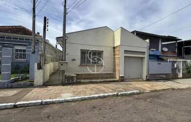 Imagem: A casa possui 3 Dormitórios, 3 Banheiros e 168m² de Área