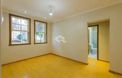 Imagem: Apartamento térreo com pátio de 2 dormitórios Petrópolis