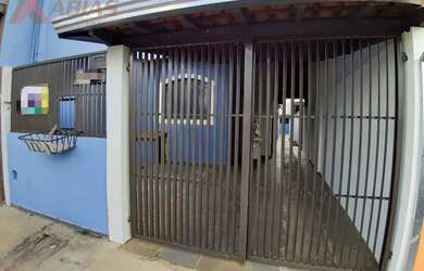 Imagem: A casa possui 2 Dormitórios, 2 Banheiros, 2 Vagas na garagem