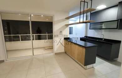 Imagem: O apartamento possui 1 Dormitório, 1 Banheiro, 1 Vaga na garagem