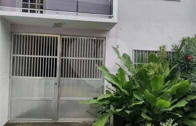 Imagem: A casa possui 3 Dormitórios, 1 Banheiro, 1 Vaga na garagem