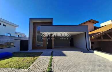 Imagem: A casa em condomínio possui 3 Dormitórios, 3 Banheiros, 4