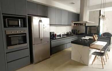 Imagem: A casa à venda possui 3 Dormitórios, 2 Banheiros, 2 Vagas