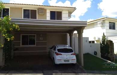 Imagem: A casa possui 3 Dormitórios, 3 Banheiros, 150m² de Área