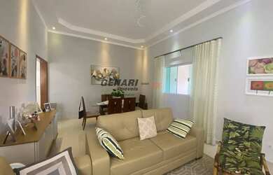 Imagem: A casa possui 3 Dormitórios, 2 Banheiros, 2 Vagas na garagem