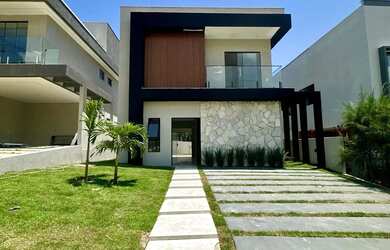 Imagem: A casa possui 3 Dormitórios, 4 Banheiros, 2 Vagas na garagem