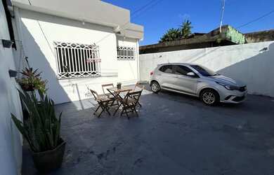 Imagem: A casa possui 2 Dormitórios, 1 Banheiro, 2 Vagas na garagem