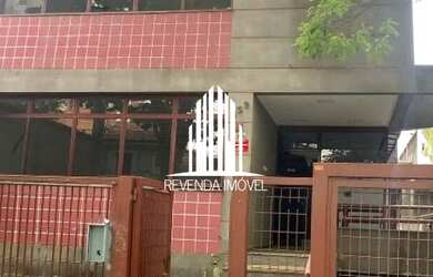 Imagem: O depósito possui 5 Vagas na garagem e 575m² de Área e está