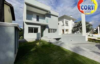 Imagem: A casa em condomínio possui 4 Dormitórios, 5 Banheiros, 4