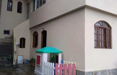 Imagem: A casa possui 5 Dormitórios, 4 Banheiros, 3 Vagas na garagem