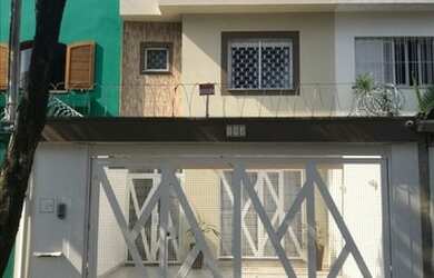 Imagem: A casa possui 4 Dormitórios, 2 Banheiros, 2 Vagas na garagem