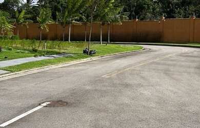 Imagem: O terreno possui 408m² de Área e está localizado em Varadouro