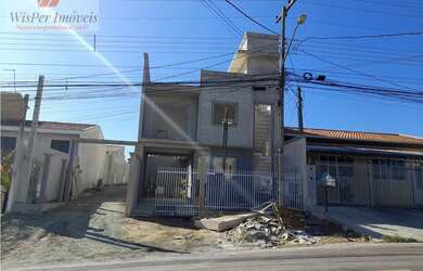 Imagem: A casa possui 3 Dormitórios, 1 Banheiro, 2 Vagas na garagem