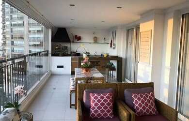 Imagem: O apartamento possui 4 Dormitórios, 5 Banheiros, 4 Vagas na