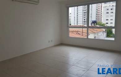 Imagem: O depósito possui 1 Vaga na garagem, 34m² de Área e está