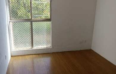 Imagem: O apartamento possui 3 Dormitórios, 1 Banheiro, 1 Vaga na garagem