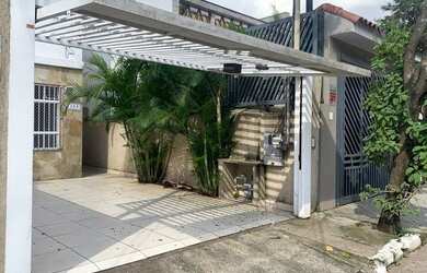 Imagem: A casa possui 3 Dormitórios, 4 Banheiros, 2 Vagas na garagem