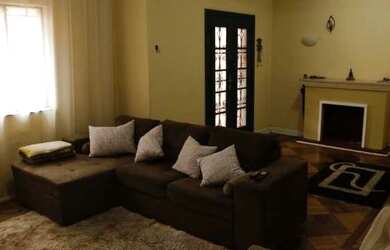 Imagem: A casa possui 4 Dormitórios, 4 Banheiros, 4 Vagas na garagem