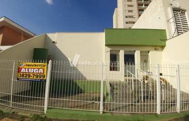 Imagem: A casa possui 3 Dormitórios, 2 Banheiros, 1 Vaga na garagem