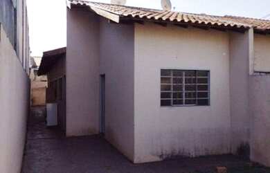 Imagem: A casa possui 3 Dormitórios, 1 Banheiro, 80m² de Área e