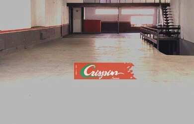 Imagem: O depósito possui 5 Vagas na garagem, 367m² de Área e está