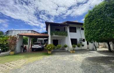 Imagem: A casa possui 4 Dormitórios, 5 Banheiros, 5 Vagas na garagem