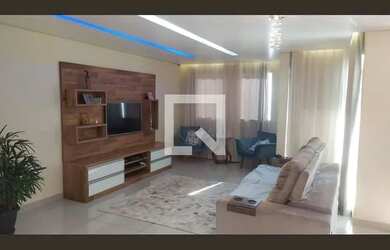 Imagem: A casa possui 5 Dormitórios, 4 Banheiros, 4 Vagas na garagem