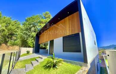 Imagem: A casa em condomínio possui 4 Dormitórios, 5 Banheiros, 3