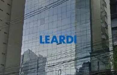 Imagem: O depósito possui 3 Vagas na garagem, 214m² de Área e está