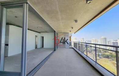 Imagem: O apartamento possui 4 Dormitórios, 5 Banheiros, 3 Vagas na