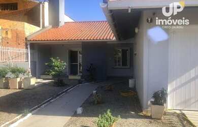 Imagem: A casa possui 3 Dormitórios, 3 Banheiros, 3 Vagas na garagem