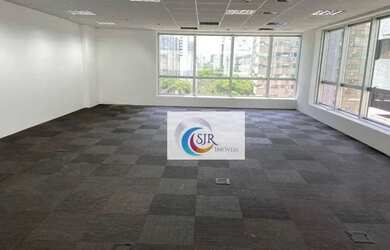 Imagem: O depósito possui 4 Vagas na garagem, 228m² de Área e está