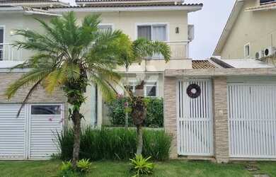 Imagem: A casa em condomínio possui 4 Dormitórios, 5 Banheiros, 2