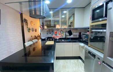 Imagem: A casa possui 3 Dormitórios, 3 Banheiros, 2 Vagas na garagem