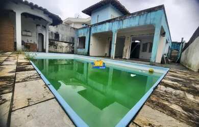 Imagem: A casa em condomínio possui 4 Dormitórios, 2 Banheiros, 3