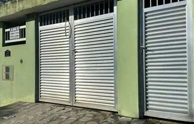 Imagem: A casa possui 1 Dormitório, 1 Banheiro, 1 Vaga na garagem