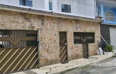 Imagem: A casa possui 3 Dormitórios, 2 Banheiros, 2 Vagas na garagem