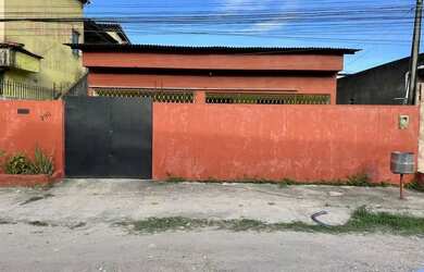 Imagem: A casa possui 3 Dormitórios, 2 Banheiros, 1 Vaga na garagem