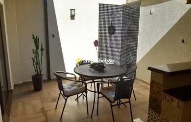 Imagem: A casa em condomínio possui 3 Dormitórios, 2 Banheiros, 2